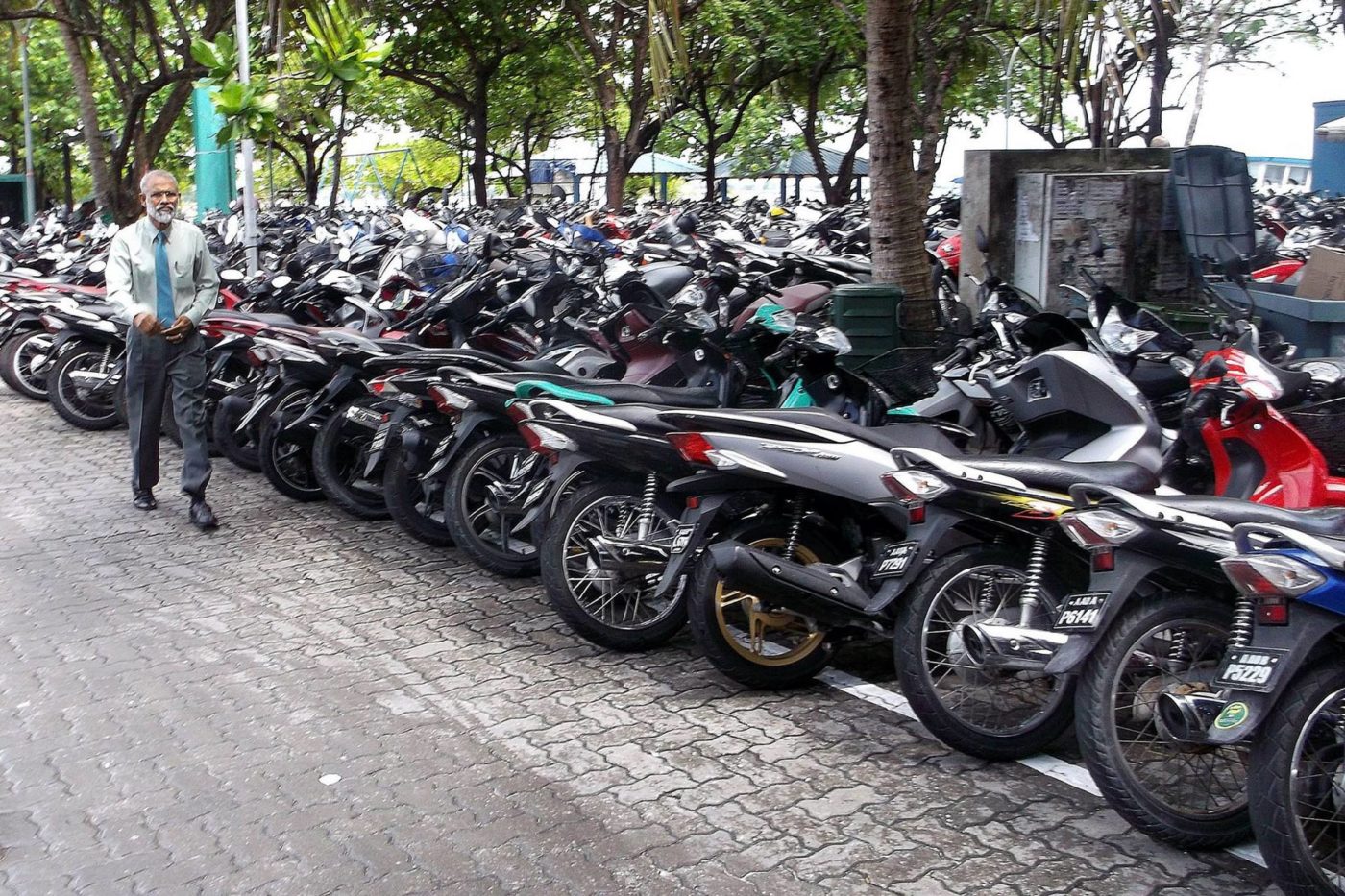 Typowy krajobraz na Male: mnóstwo motocykli